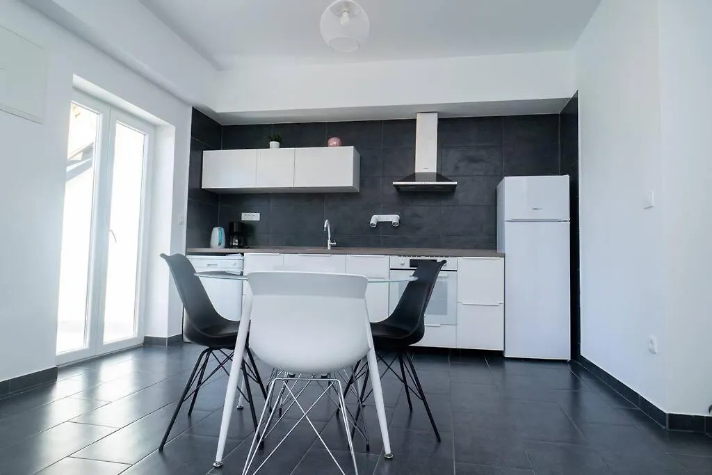 Apartment A1 With Private Pool Trogir